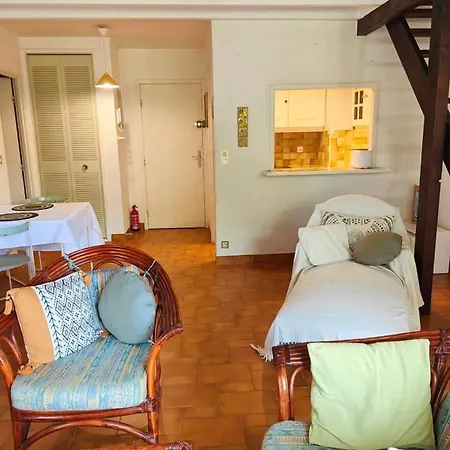 Haven Of Peace With A Lovely Furnished Terrace Apartment Saint-Raphael (Var)